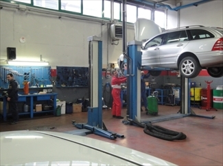 Un'officina meccanica