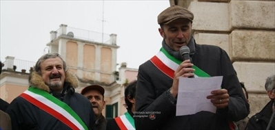 Il Sindaco legge la lettera di Turturro