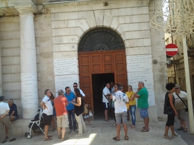 I dipendenti licenziati della Censum protestano a Palazzo di Città