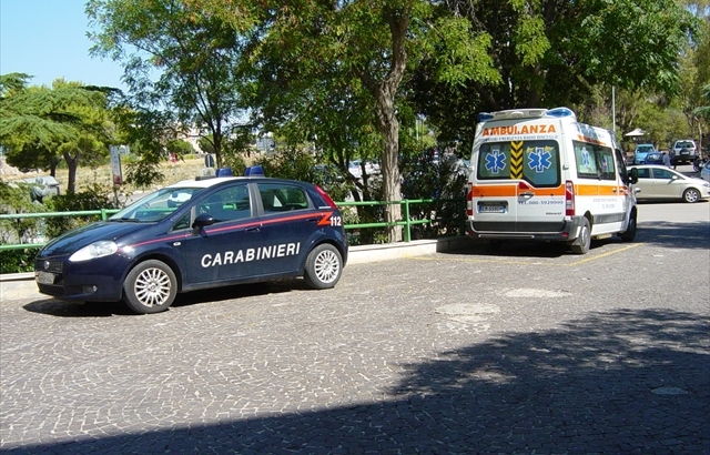 carabinieri ed ambulanza servizio 118
