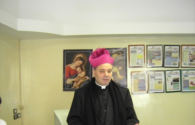 Il vescovo Luigi Martella