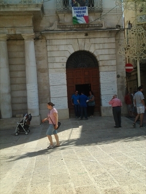 I dipendenti licenziati della Censum protestano a Palazzo di Città