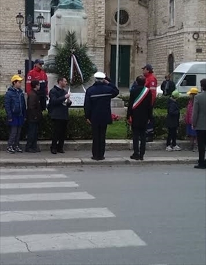 Commemorazione al monumento dei caduti