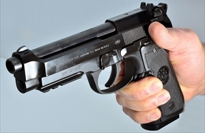 Sparatoria con pistola