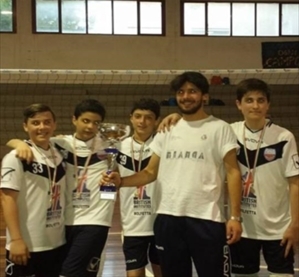 Mister Maggialetti con i propri ragazzi