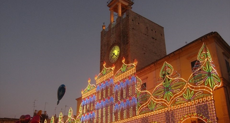 L'orologio segna l'ora della Festa Maggiore