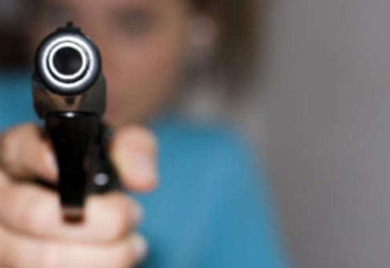 Rapina sotto la minaccia di una pistola