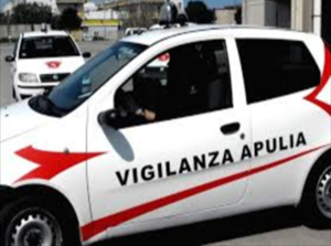 Un auto della Vigilanza Apulia