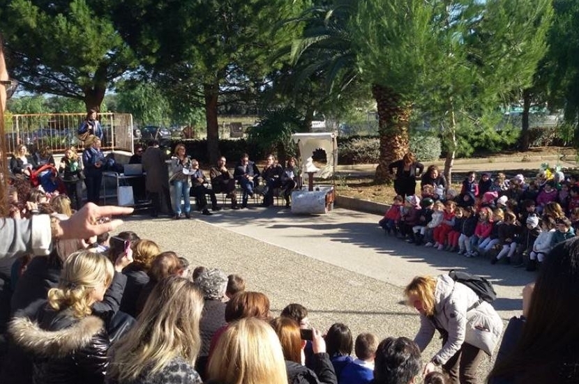 Un momento della manifestazione alla scuola V.le Pacecco