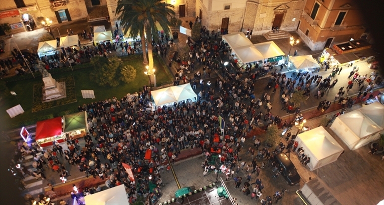Una suggestiva panoramica della sagra "U Live Fest" dello scorso anno