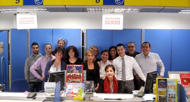 Il personale dell'ufficio postale di Terlizzi in via Quercia premiato