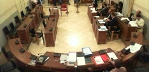 Aula di Consiglio senza i consiglieri d'opposizione