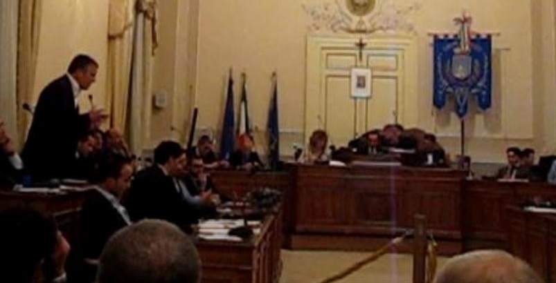 Il capogruppo Allegretti durante l'intervento in aula