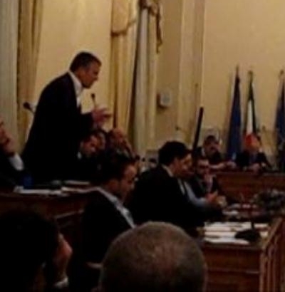 Il capogruppo Allegretti durante l'intervento in aula