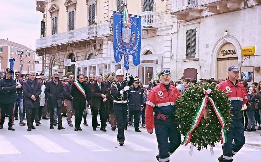 il corteo istituzionale