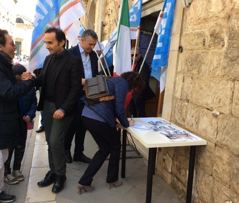 raccolta firme di fratelli d'italia