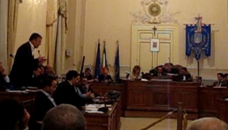 Il capogruppo Allegretti durante l'intervento in aula