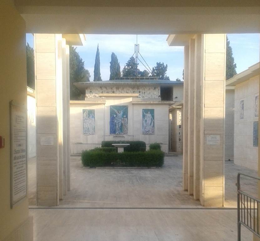 Ingresso nel cimitero di Terlizzi