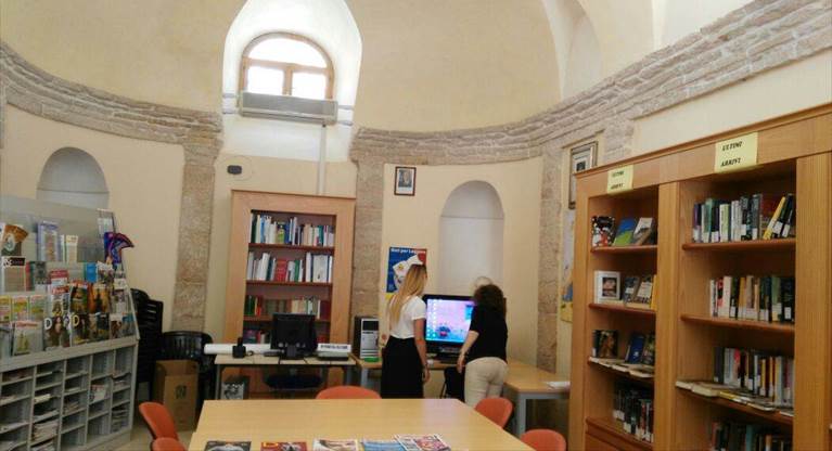 una studentessa al lavoro