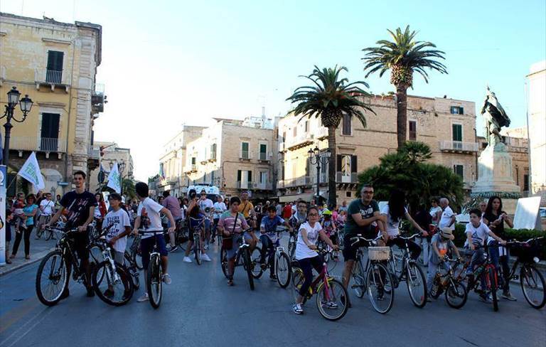La biciclettata inaugurale della quinta Notte Bianca dello Sport