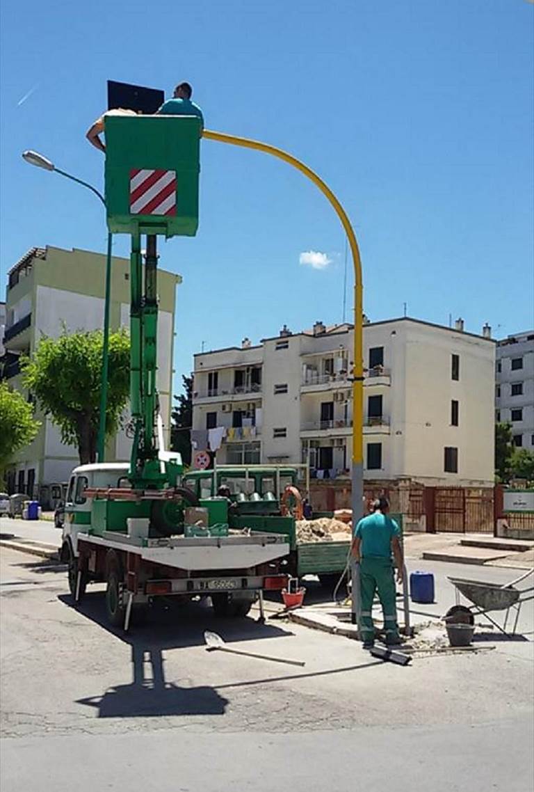 il semaforo ripristinato in viale Federico II