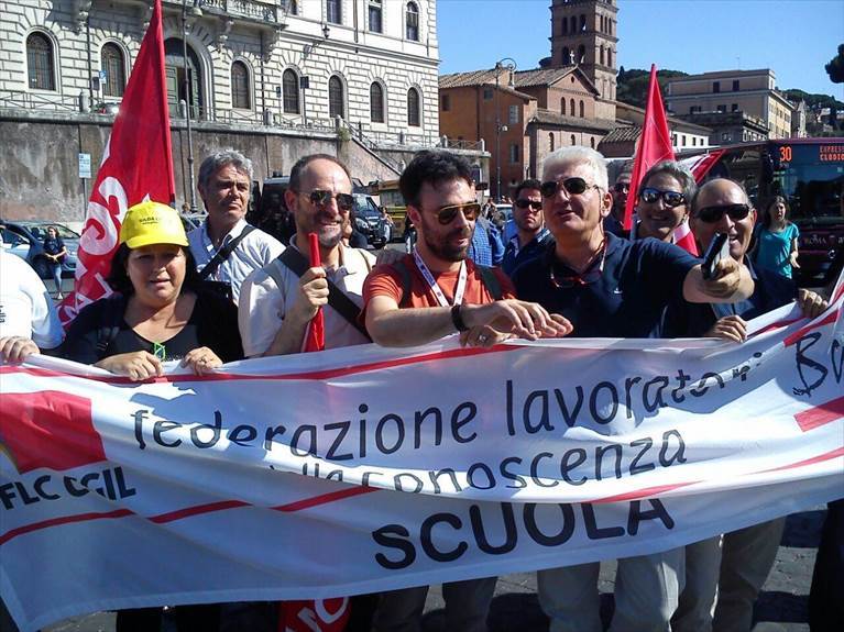 i docenti e i lavoratori della scuola terlizzesi