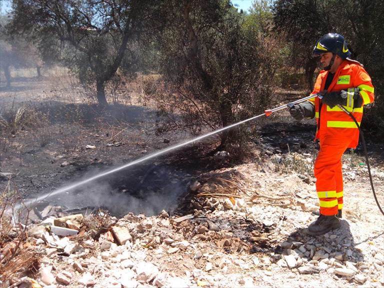 incendio a sud del campo sportivo