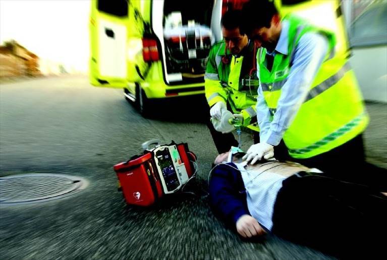 Intervento con defibrillatore semiautomatico