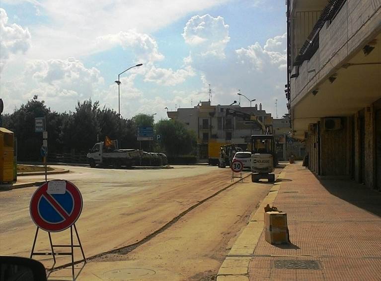 lavori per la fibra ottica in via madonna delle grazie