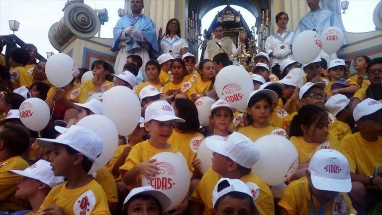 i bambini "griffati" Fidas sul Carro Trionfale