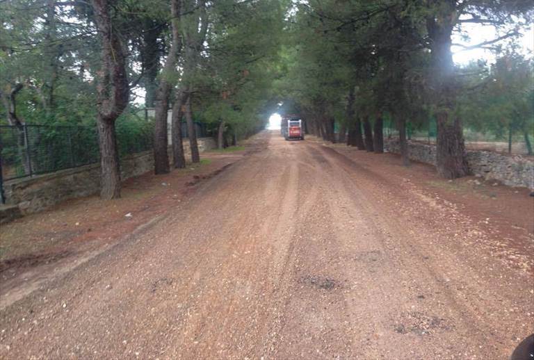 asfalto rimosso sul tratturello dell'appia traiana
