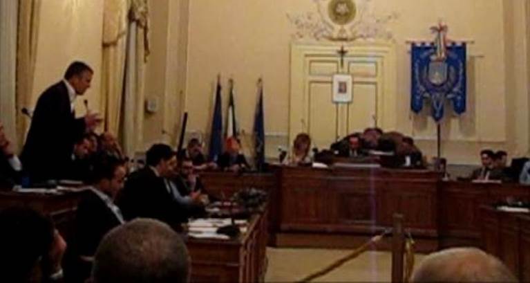 Il capogruppo Allegretti durante l'intervento in aula