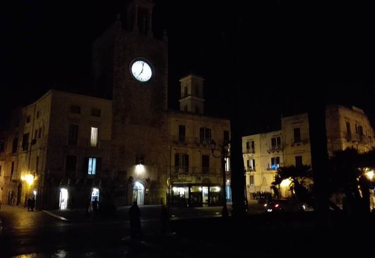 piazza cavour al buio