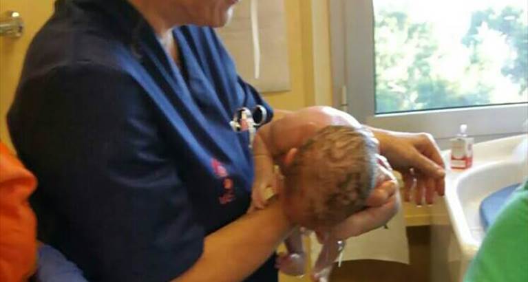 Il bimbo appena portato in ospedale
