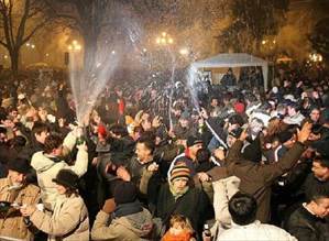 Capodanno in piazza, ecco i nomi degli artisti. Ma Terlizzi si fa in 4 insorge: «Zero trasparenza»