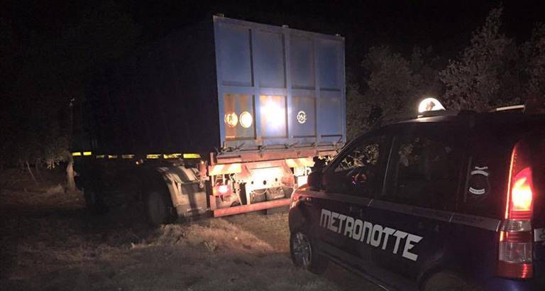 il camion con le olive rubate