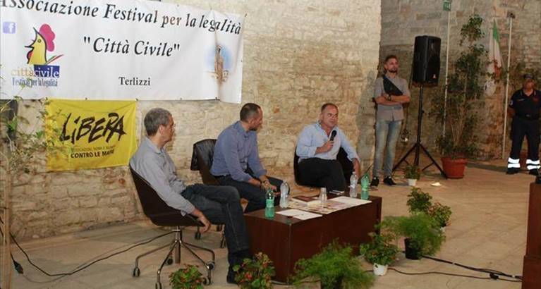 il magistrato gratteri al festival per la legalità 2015