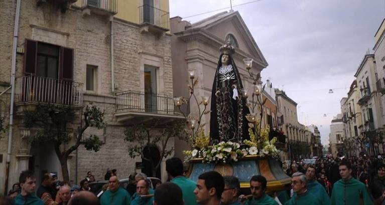 la processione dell'addolorata