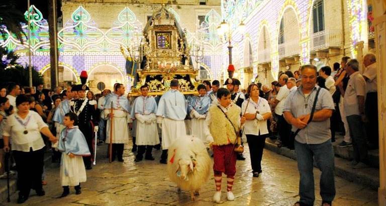 la madonna di sovereto in processione