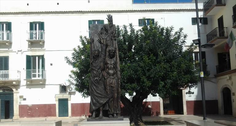 Monumento don Pietro Pappagallo e Gioacchino Gesmundo