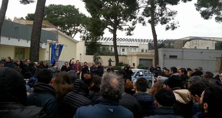 la manifestazione pro sarcone