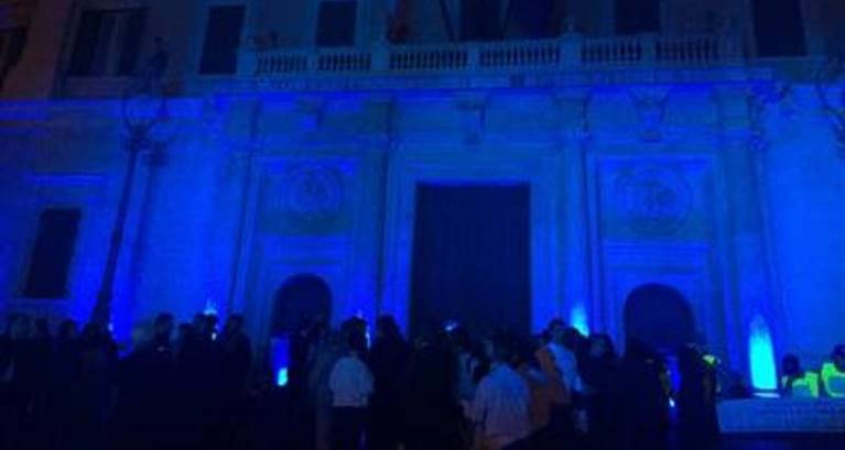 luci blu per l'autismo