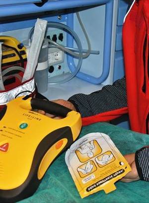Un defibrillatore semi-automatico