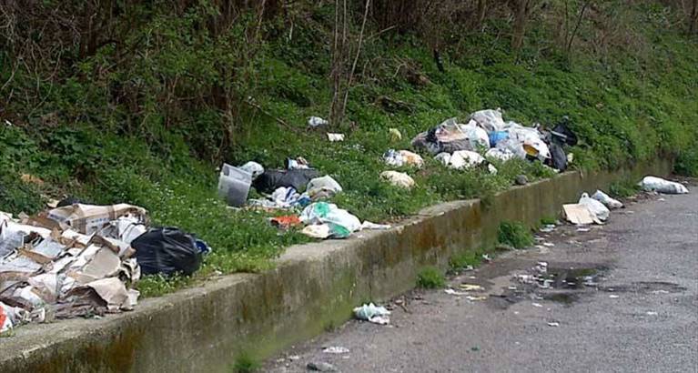 rifiuti nelle campagne