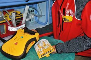 Un defibrillatore semiautomatico