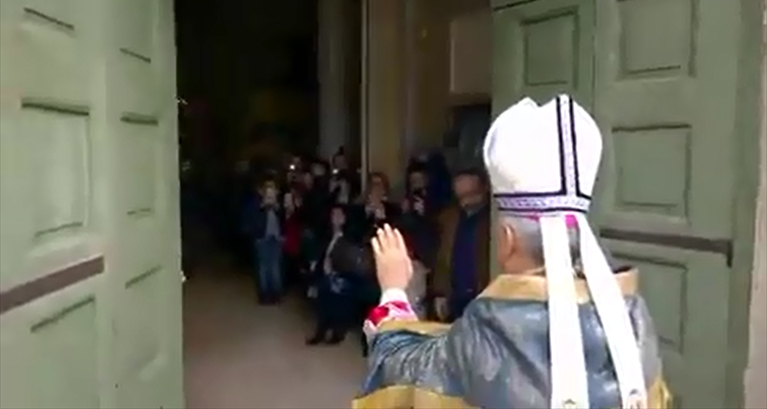 l'ingresso del vescovo in cattedrale