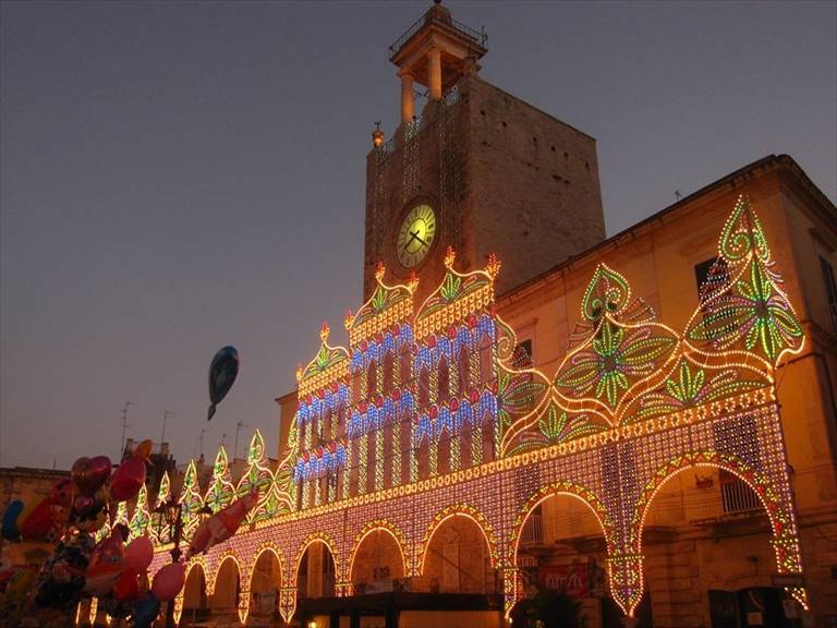 L'orologio segna l'ora della Festa Maggiore