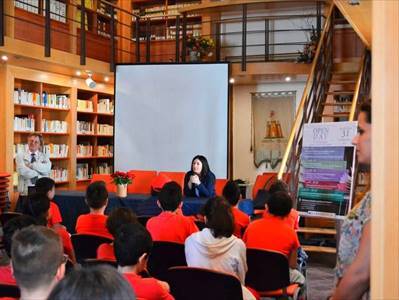 Incontro in biblioteca