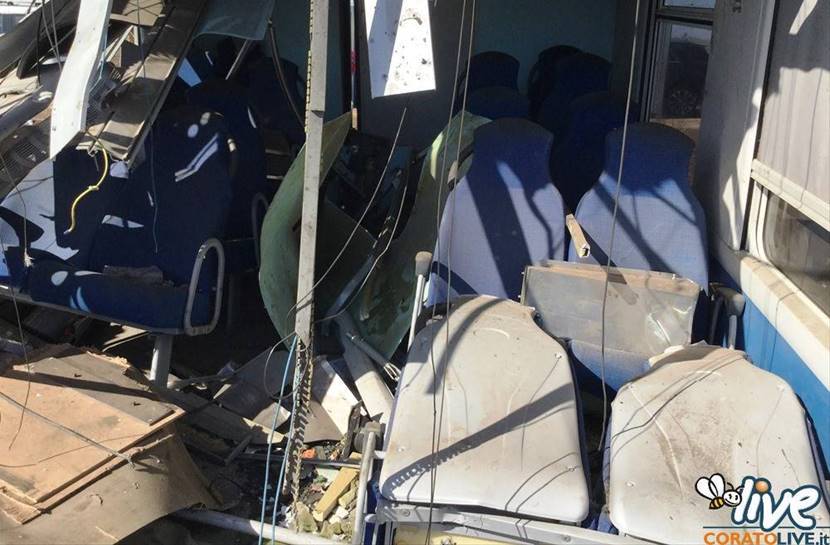 Il fotoracconto della tragedia sui binari tra Corato e Andria. Le ultime dal luogo del disastro