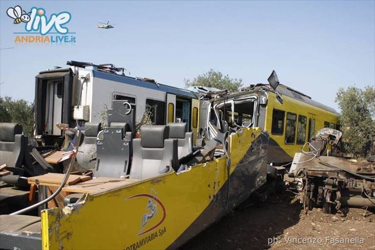 Le ultime operazioni di sgombero sul luogo dell'incidente